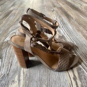 Women’s high heel sandals